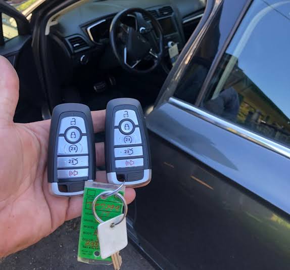 Automotive locksmith cutting and programming a car key at the vehicle in Oklahoma City
